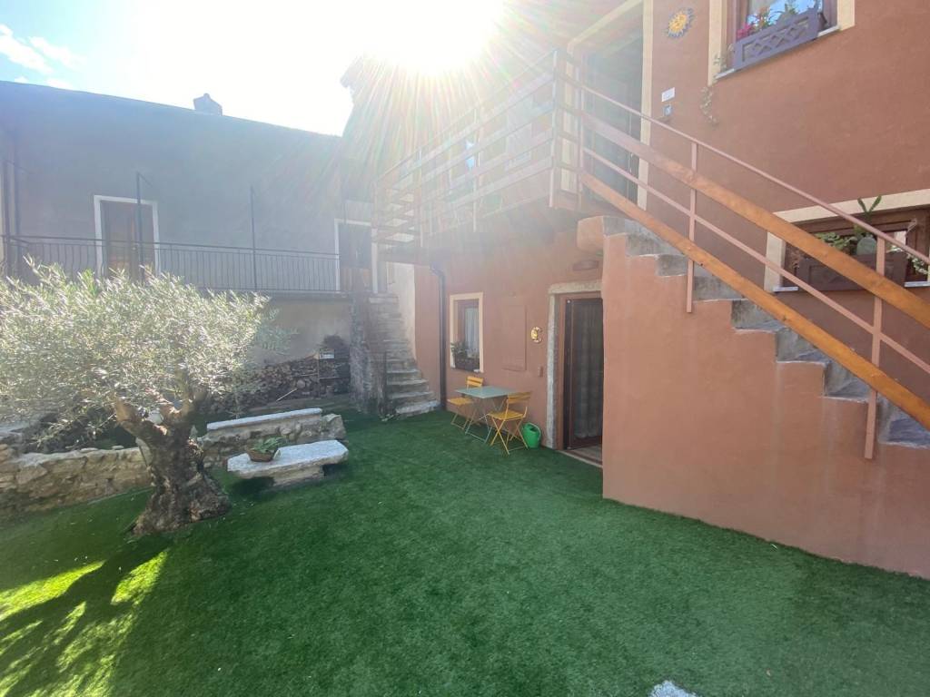 appartamento in affitto ad Arona in zona Campagna