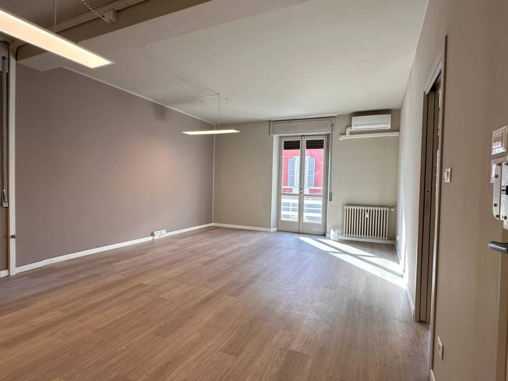 ufficio in affitto ad Arona