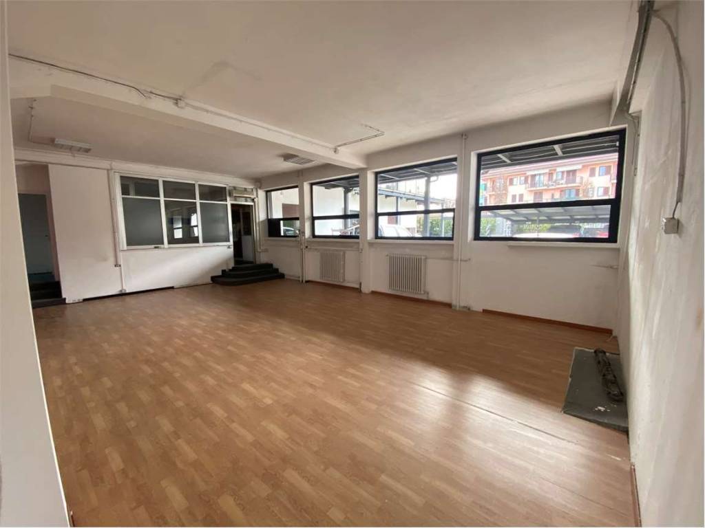 negozio in affitto ad Arona