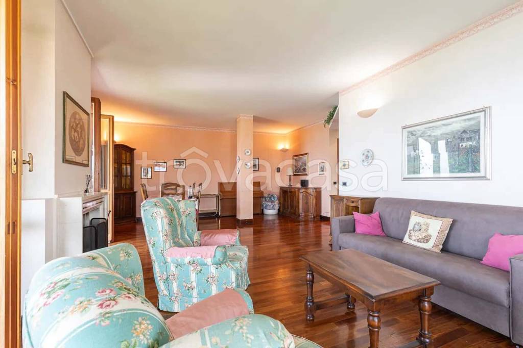 appartamento in affitto ad Arona in zona Dagnente