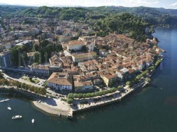 negozio in affitto ad Arona