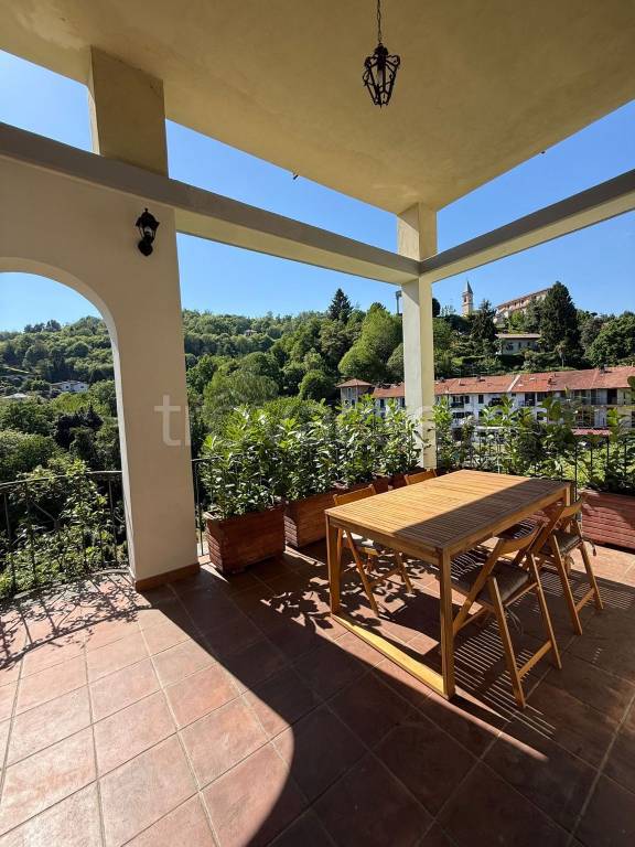 appartamento in affitto ad Arona in zona Dagnente