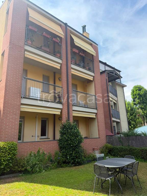 appartamento in affitto ad Arona in zona Mercurago