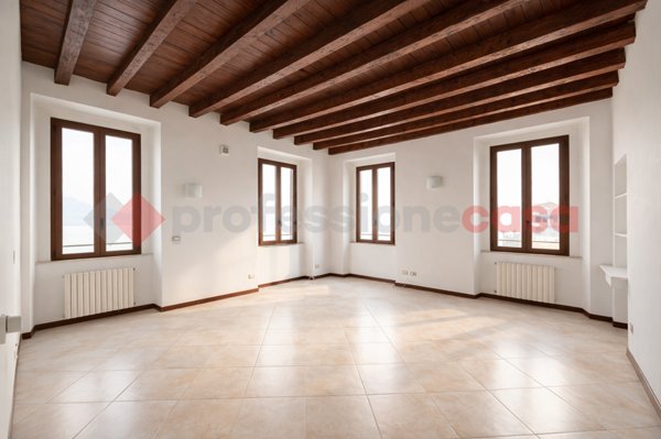 appartamento in affitto ad Arona