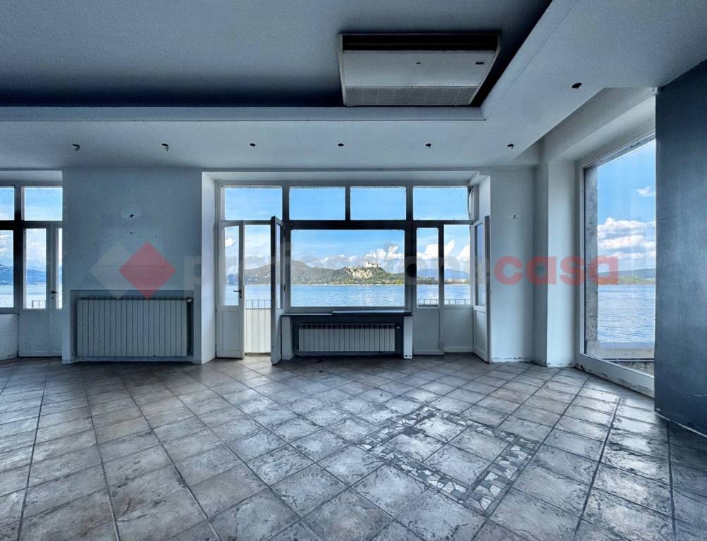 negozio in affitto ad Arona