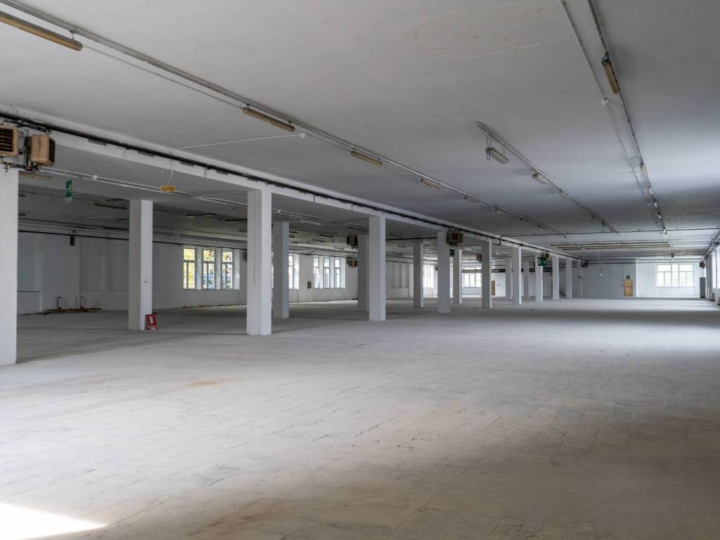 locale commerciale in affitto a Bellinzago Novarese