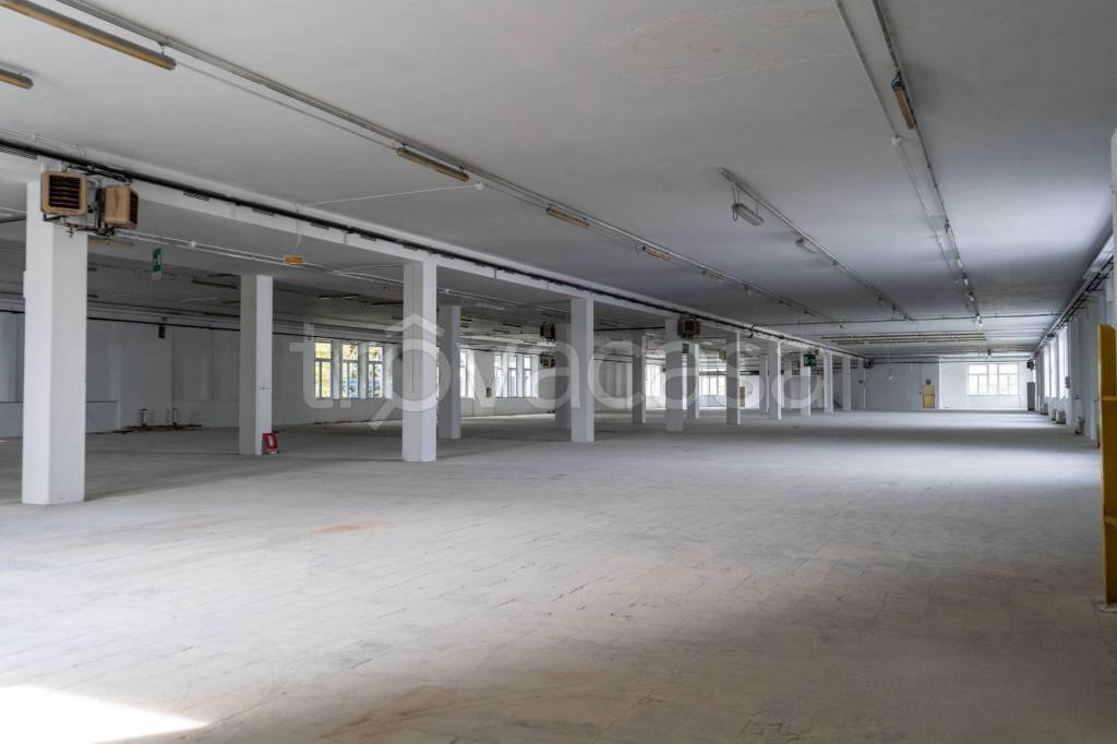locale commerciale in affitto a Bellinzago Novarese