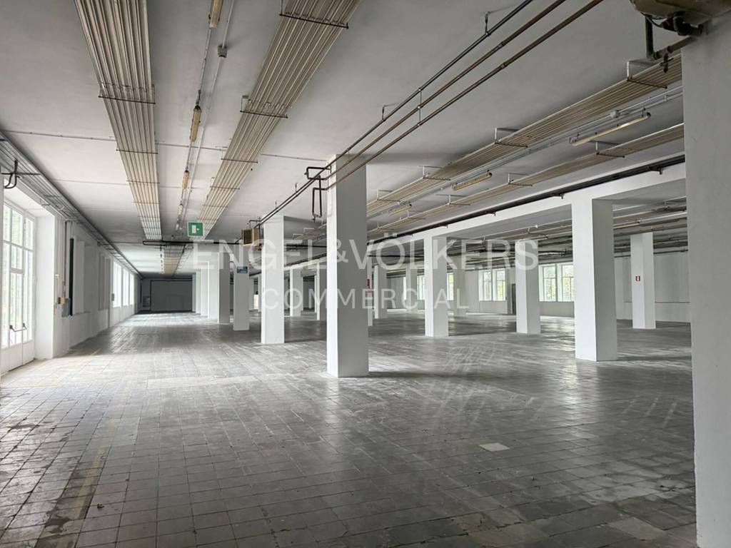 locale commerciale in affitto a Bellinzago Novarese