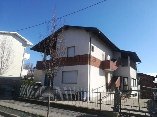 locale commerciale in affitto a Bellinzago Novarese