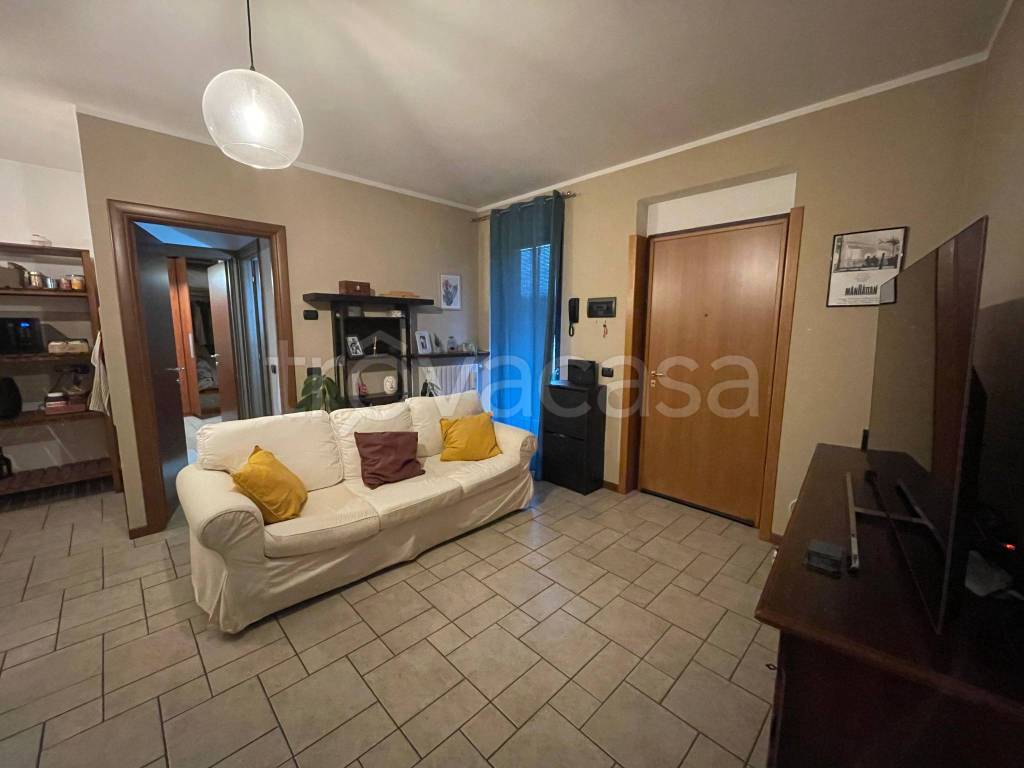 appartamento in affitto a Bellinzago Novarese