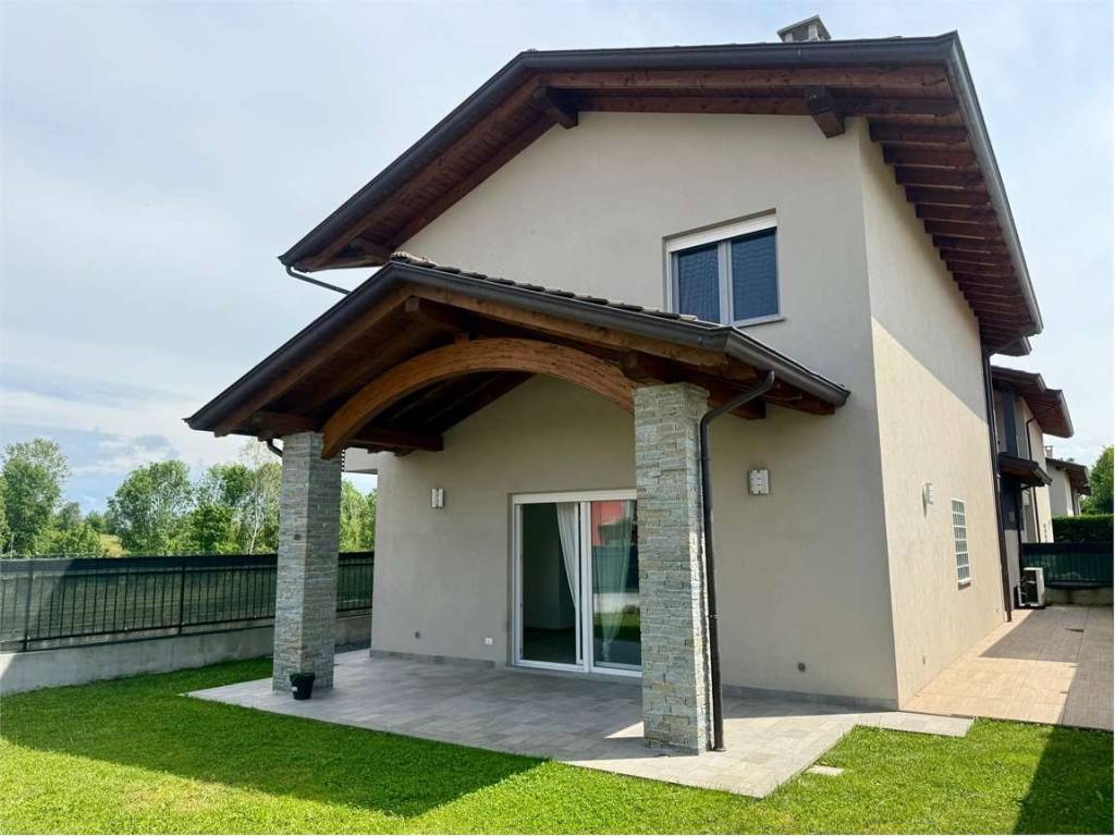 casa indipendente in affitto a Bogogno in zona Arbora