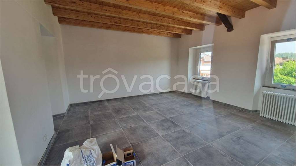 appartamento in affitto a Borgomanero in zona Santa Cristina