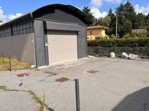 locale commerciale in affitto a Borgomanero