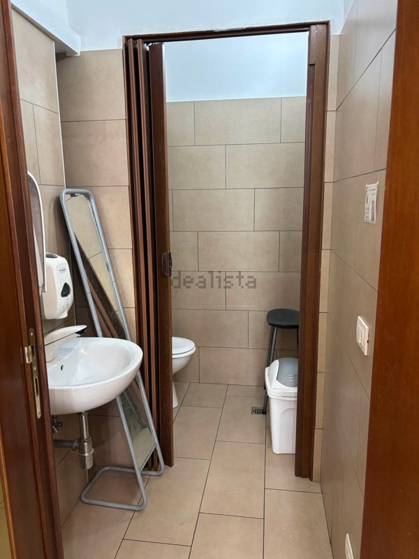 locale commerciale in affitto a Borgomanero