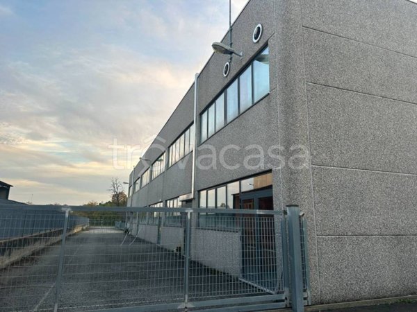 locale commerciale in affitto a Borgomanero