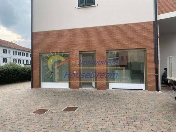 negozio in affitto a Borgomanero