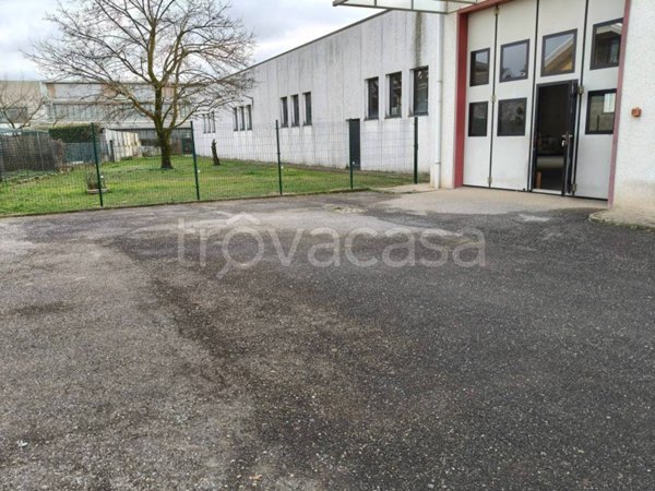 locale commerciale in affitto a Borgomanero