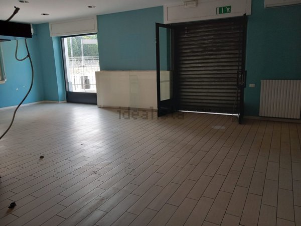 negozio in affitto a Borgomanero in zona Vergano