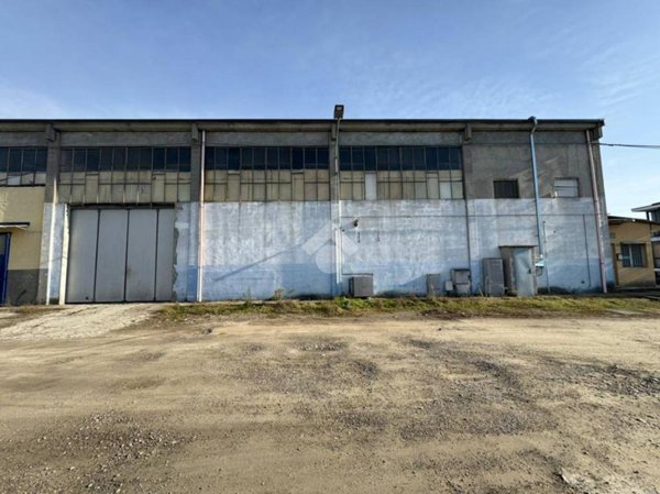 locale commerciale in affitto a Cameri