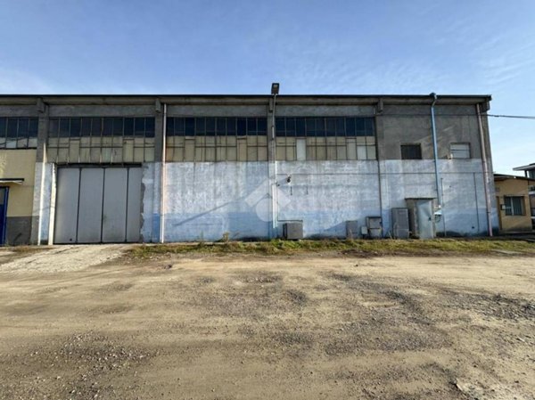 locale commerciale in affitto a Cameri