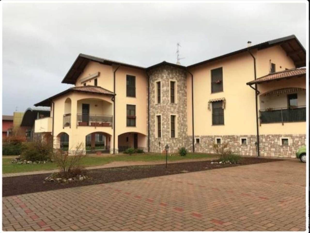 appartamento in affitto a Cameri in zona Nivellina