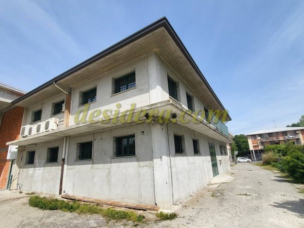 locale commerciale in affitto a Castelletto sopra Ticino