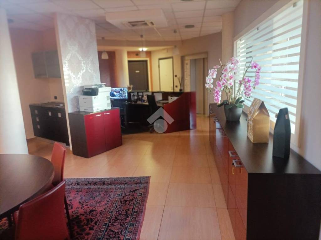 ufficio in affitto a Castelletto sopra Ticino