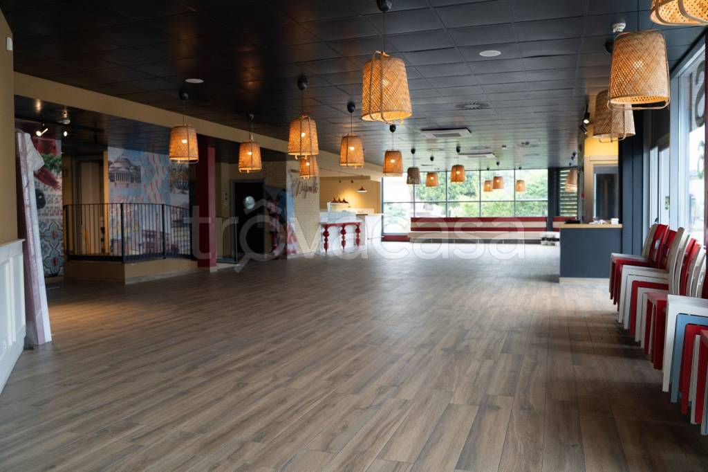 negozio in affitto a Castelletto sopra Ticino