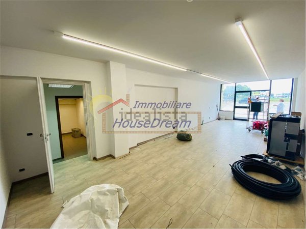 ufficio in affitto a Castelletto sopra Ticino