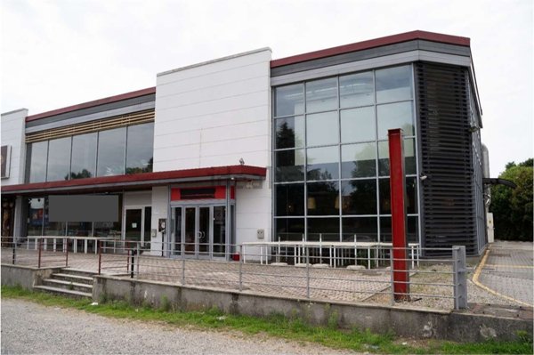 locale commerciale in affitto a Castelletto sopra Ticino