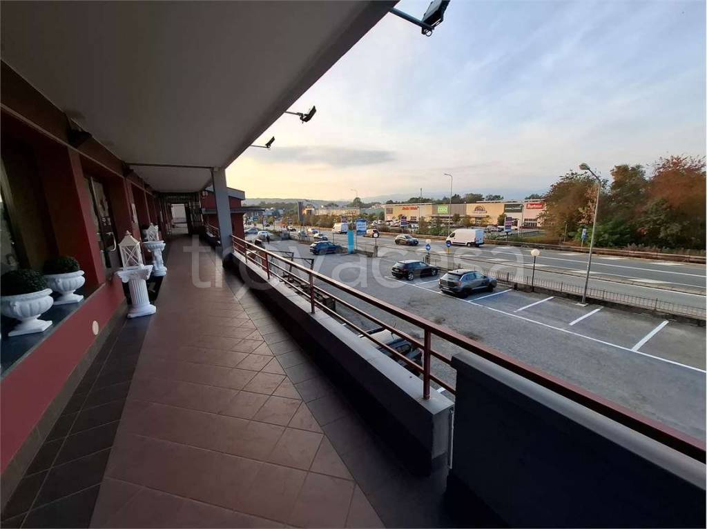 negozio in affitto a Castelletto sopra Ticino