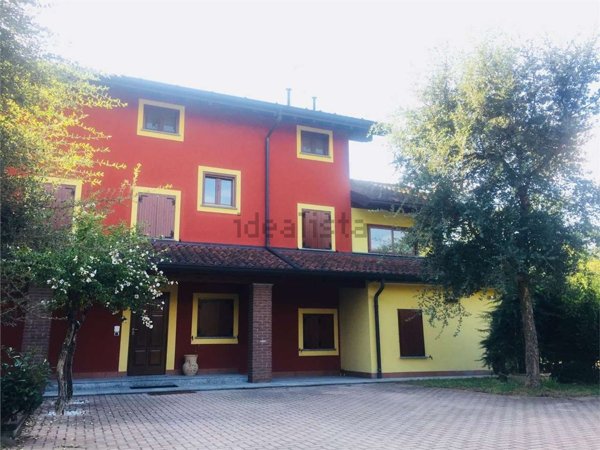 casa indipendente in affitto a Castelletto sopra Ticino