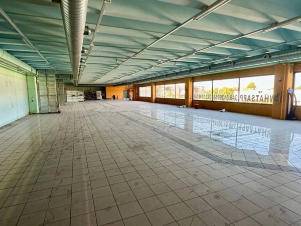 negozio in affitto a Castelletto sopra Ticino