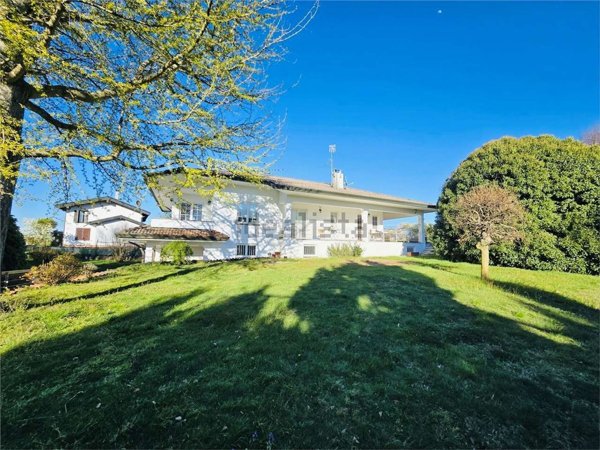 casa indipendente in affitto a Castelletto sopra Ticino