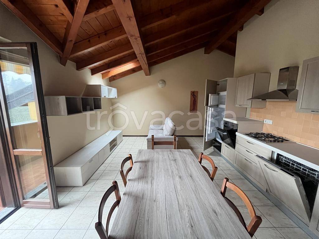 appartamento in affitto a Castelletto sopra Ticino in zona Landa