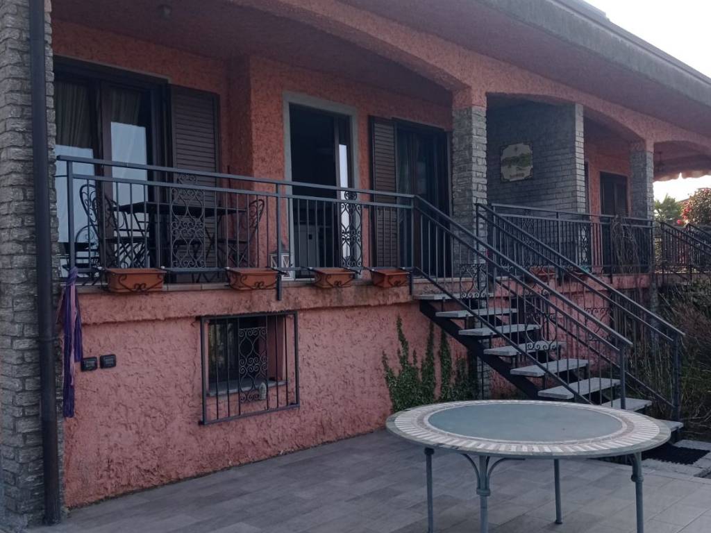 casa indipendente in affitto a Castelletto sopra Ticino