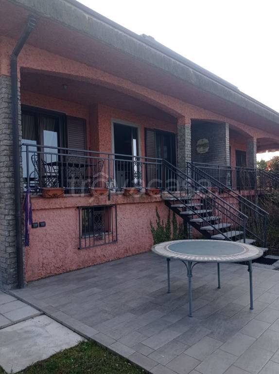 casa indipendente in affitto a Castelletto sopra Ticino