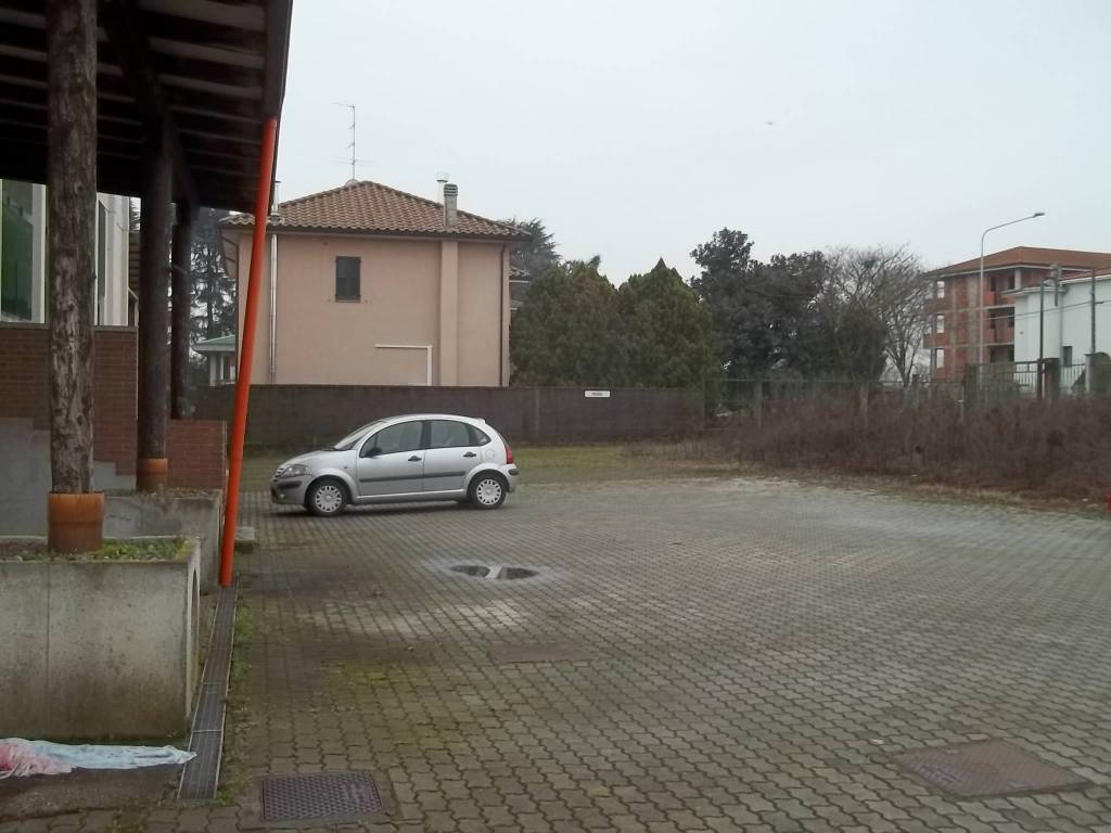 locale commerciale in affitto a Cerano