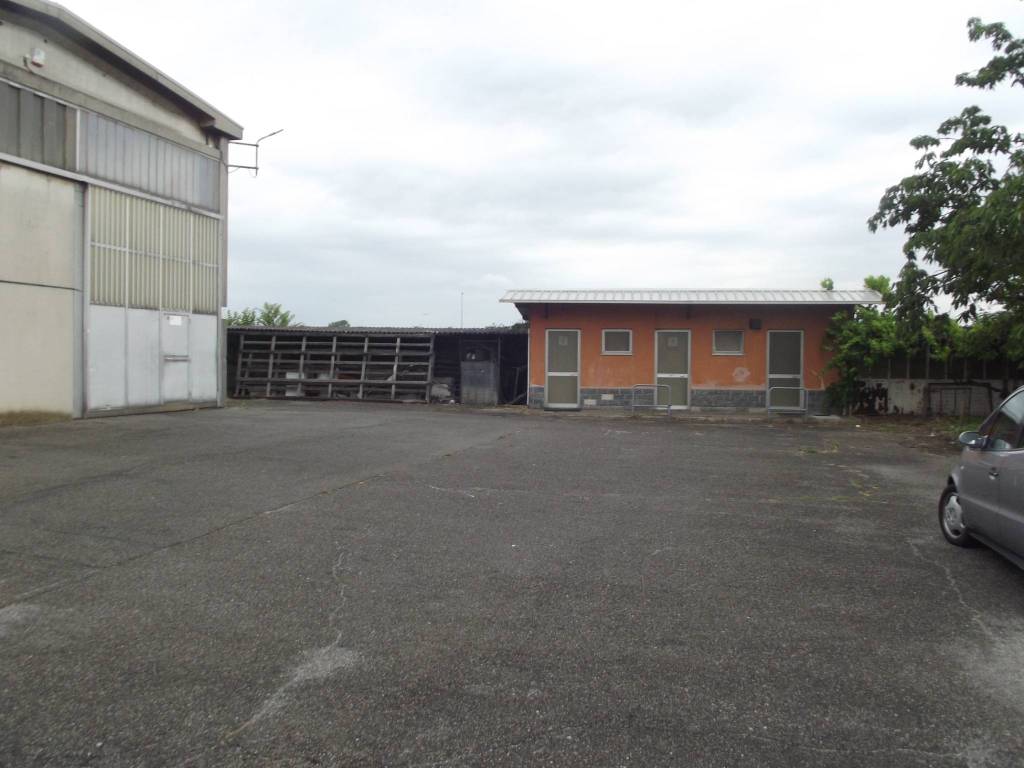 locale commerciale in affitto a Cerano
