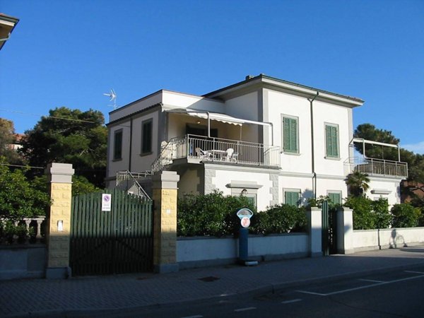 appartamento a Castagneto Carducci in zona Marina di Castagneto Carducci