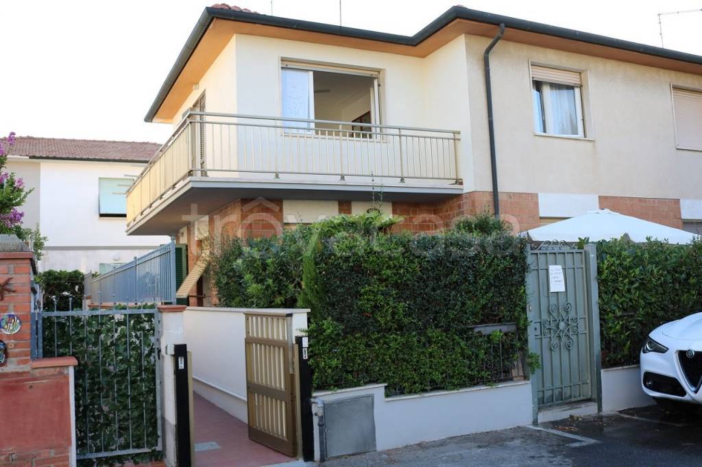 appartamento in affitto a Cecina