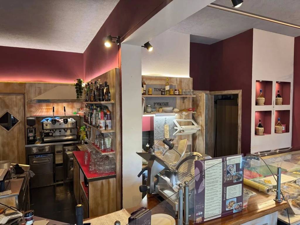 negozio in vendita a Cecina