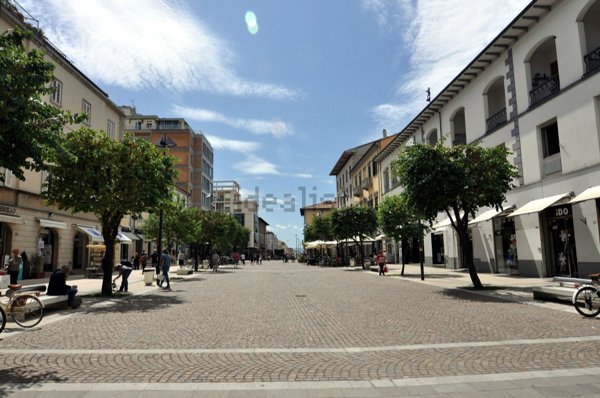 locale commerciale in affitto a Cecina