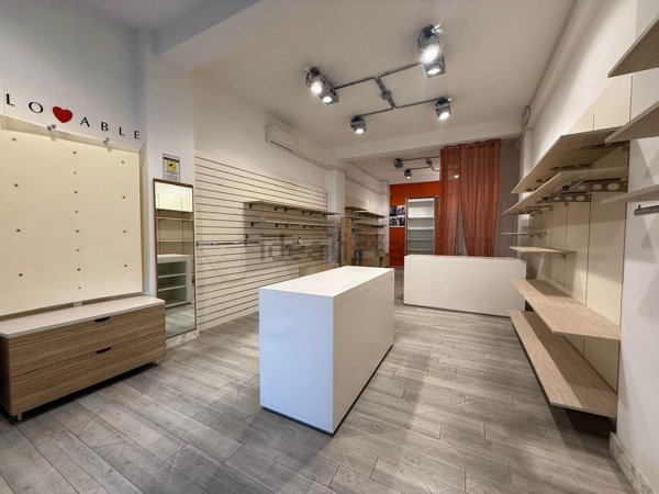 negozio in affitto a Cecina