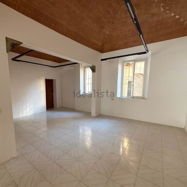 negozio in affitto a Cecina