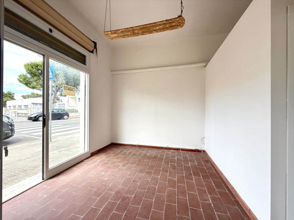 negozio in affitto a Cecina