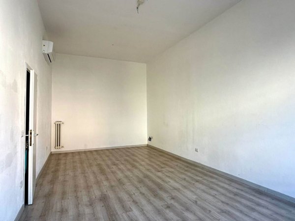 negozio in affitto a Cecina