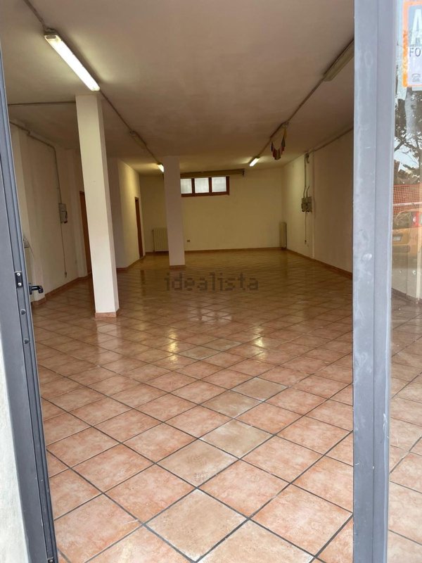 negozio in affitto a Cecina