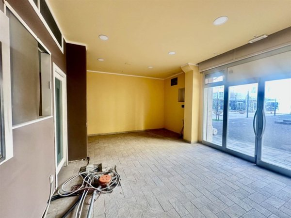 negozio in affitto a Cecina