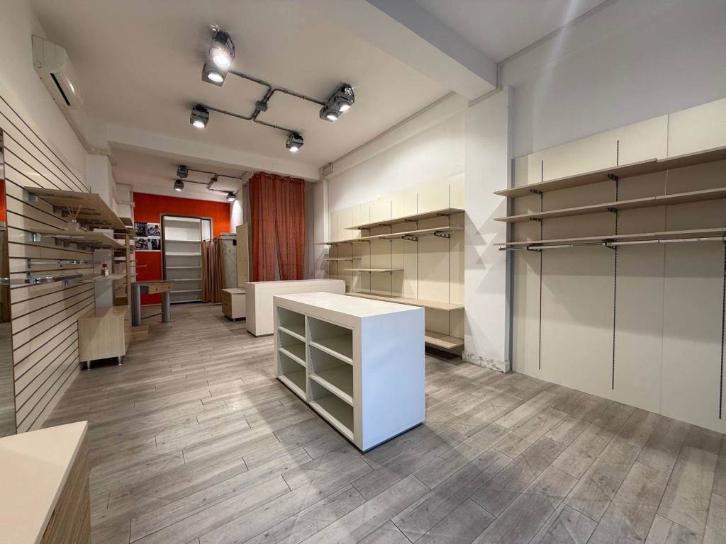 negozio in affitto a Cecina